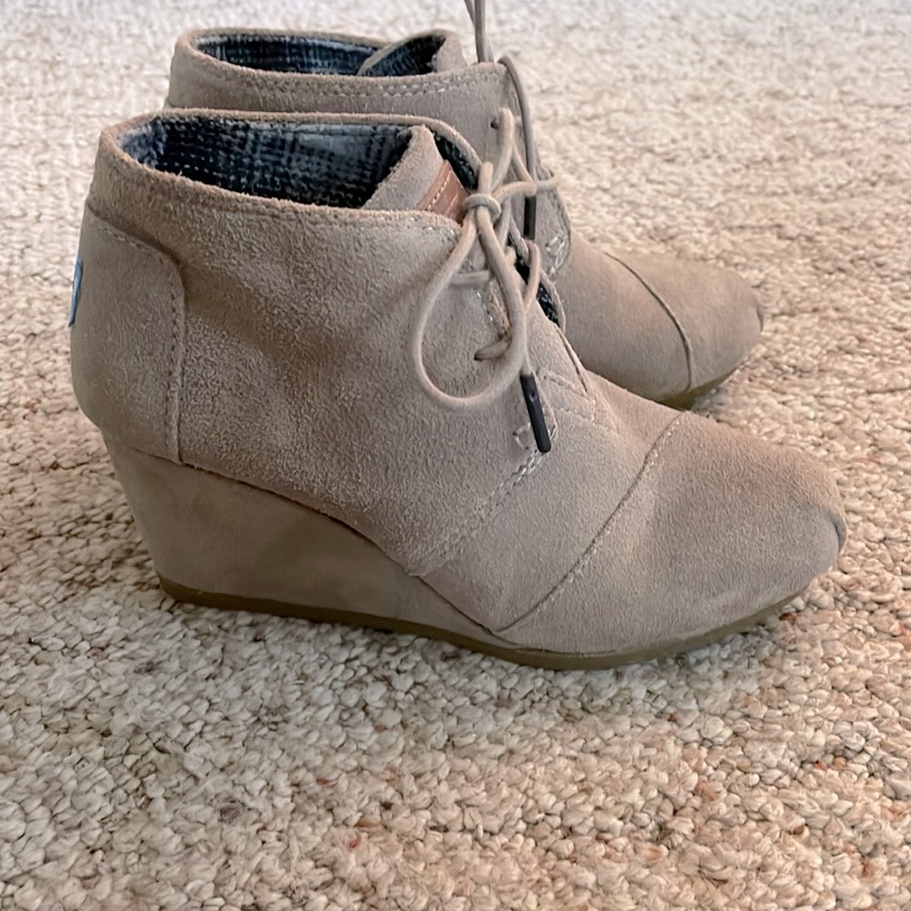 Tom’s ankle booties